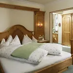 Montfort 3*