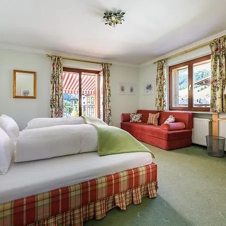 Konukevi Montfort 3*